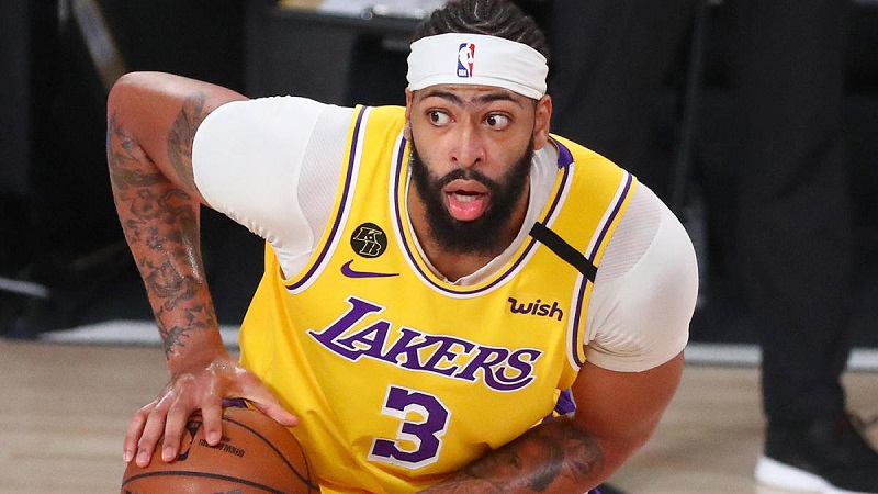 Anthony Davis Lakers’tan Ayrılmayı Düşünmüyor