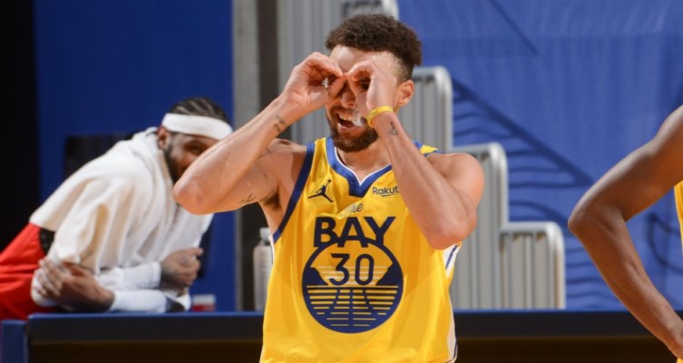 Warriors Curry’nin Kariyer Gecesinde Kazandı