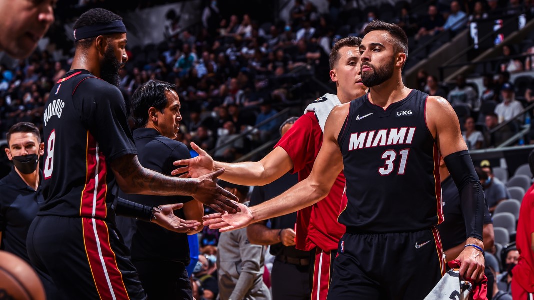 Eksik Miami Heat San Antonio Spurs Engelini Aşmayı Bildi