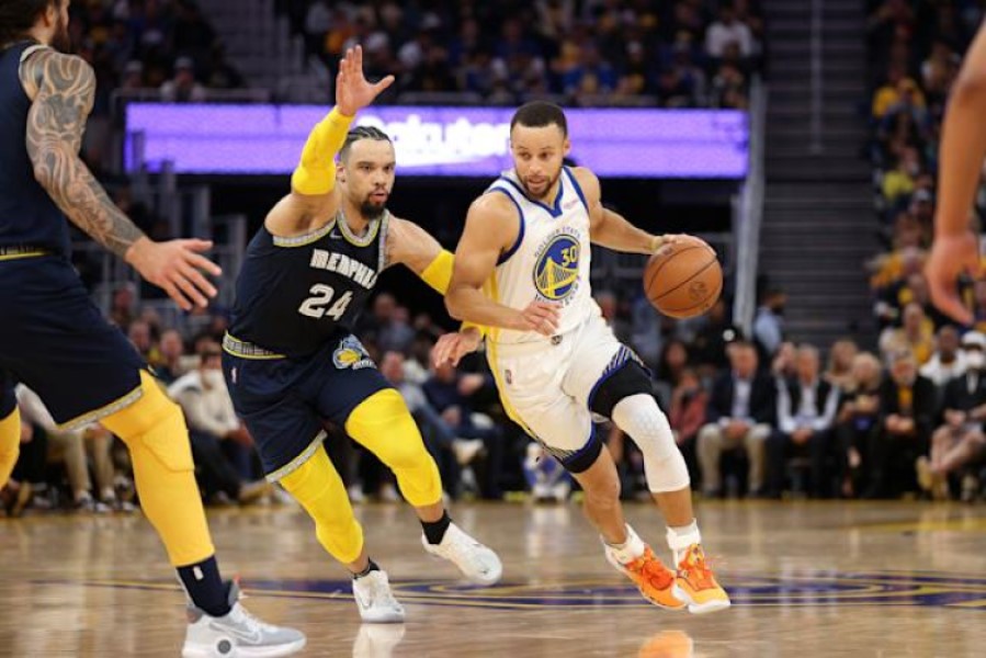 Golden State Warriors Stephen Curry ile Grizzlies Karşısında Kazanmayı Bildi