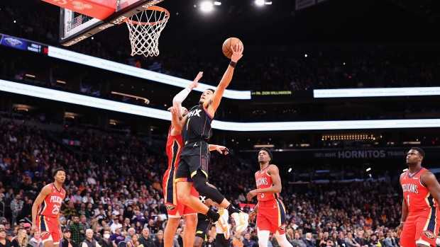 Phoenix Suns New Orleans Pelicans Engelini Booker ile Aştı