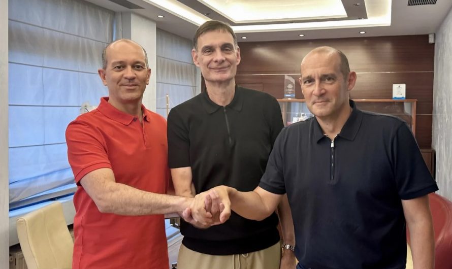RESMİ: Olympiakos, Koç Bartzokas’ın Sözleşmesini Yeniledi