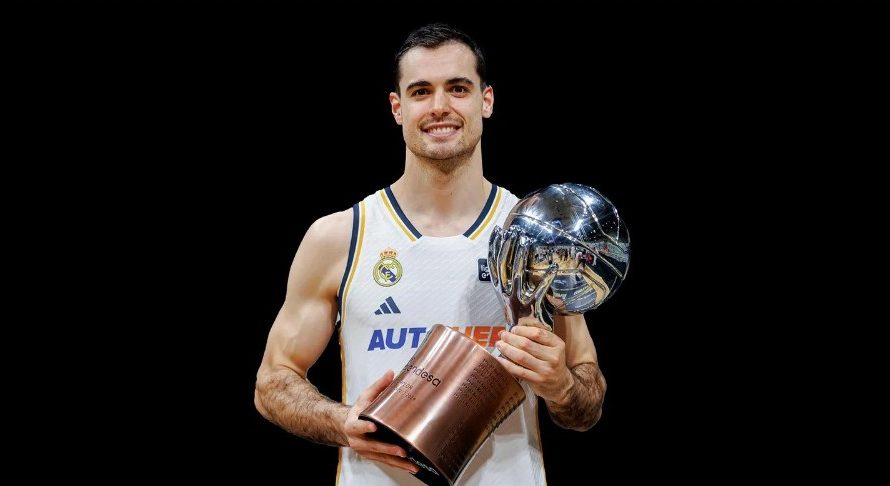 RESMİ: Real Madrid, İspanyol Forvet Abalde ile Kontrat Yeniledi